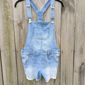 Cut-off short overalls